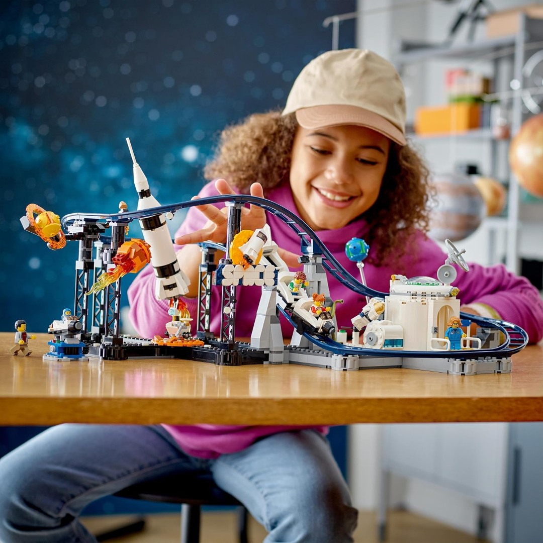 LEGO 31142 Creator 3-in-1 Weltraum-Achterbahn, Bausatz Einer Spielzeug-Kirmes mit funktionierenden Wägen, umbaubar in frei fallenden Fallturm oder Karussell mit Raketen und leuchtenden Steinen LEGO 31142 Creator 3-in-1 Weltraum-Achterbahn, Bausatz Einer Spielzeug-Kirmes mit funktionierenden Wägen, umbaubar in frei fallenden Fallturm oder Karussell mit Raketen und leuchtenden Steinen