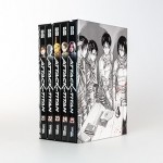 Attack on Titan, Bände 21-25 im Sammelschuber mit Extra: Fantasy-Action-Manga ab 16 Jahren über den Kampf gegen menschenfressende Titanen Attack on Titan, Bände 21-25 im Sammelschuber mit Extra: Fantasy-Action-Manga ab 16 Jahren über den Kampf gegen menschenfressende Titanen