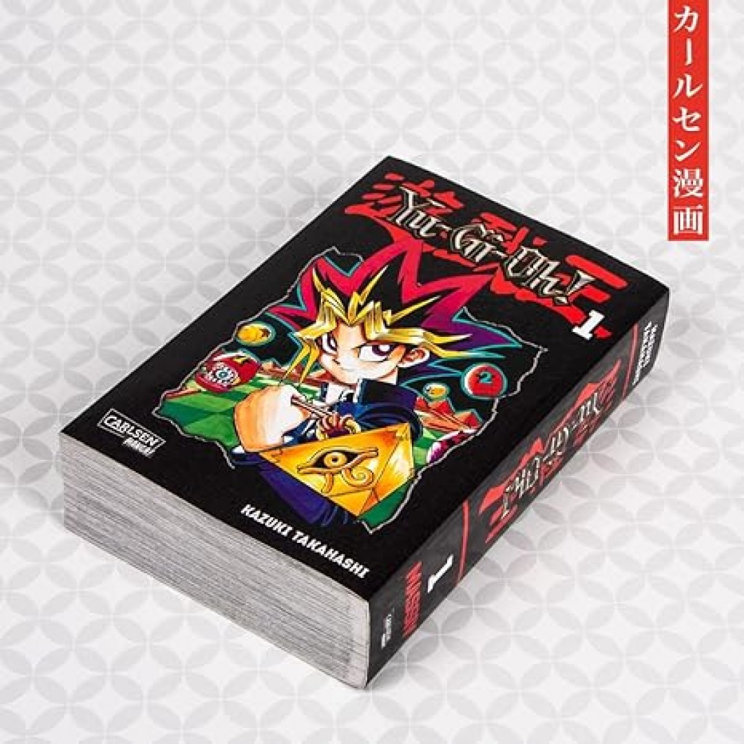 Yu-Gi-Oh! Massiv 1: Bände 1-3 der beliebten Action-Manga-Serie ab 12 Jahren über ein verfluchtes Sammelkartenspiel und ägyptische Artefakte Yu-Gi-Oh! Massiv 1: Bände 1-3 der beliebten Action-Manga-Serie ab 12 Jahren über ein verfluchtes Sammelkartenspiel und ägyptische Artefakte
