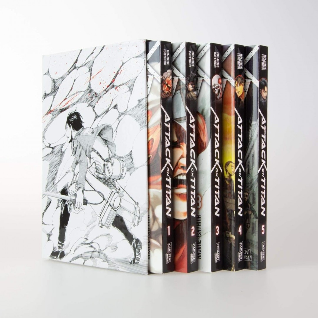 Attack on Titan, Bände 1-5 im Sammelschuber mit Extra: Fantasy-Action-Manga ab 16 Jahren über den Kampf gegen menschenfressende Titanen Attack on Titan, Bände 1-5 im Sammelschuber mit Extra: Fantasy-Action-Manga ab 16 Jahren über den Kampf gegen menschenfressende Titanen