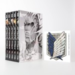 Attack on Titan, Bände 1-5 im Sammelschuber mit Extra: Fantasy-Action-Manga ab 16 Jahren über den Kampf gegen menschenfressende Titanen Attack on Titan, Bände 1-5 im Sammelschuber mit Extra: Fantasy-Action-Manga ab 16 Jahren über den Kampf gegen menschenfressende Titanen