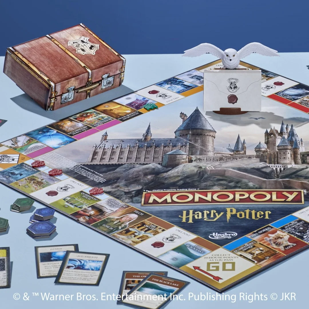 Monopoly Harry Potter Edition Brettspiel | Ein magisches Abenteuer bei Hogwarts | Alter 8 und up | 2 bis 6 Spieler | Familienspiele | Geschenke für Kinder und Erwachsene